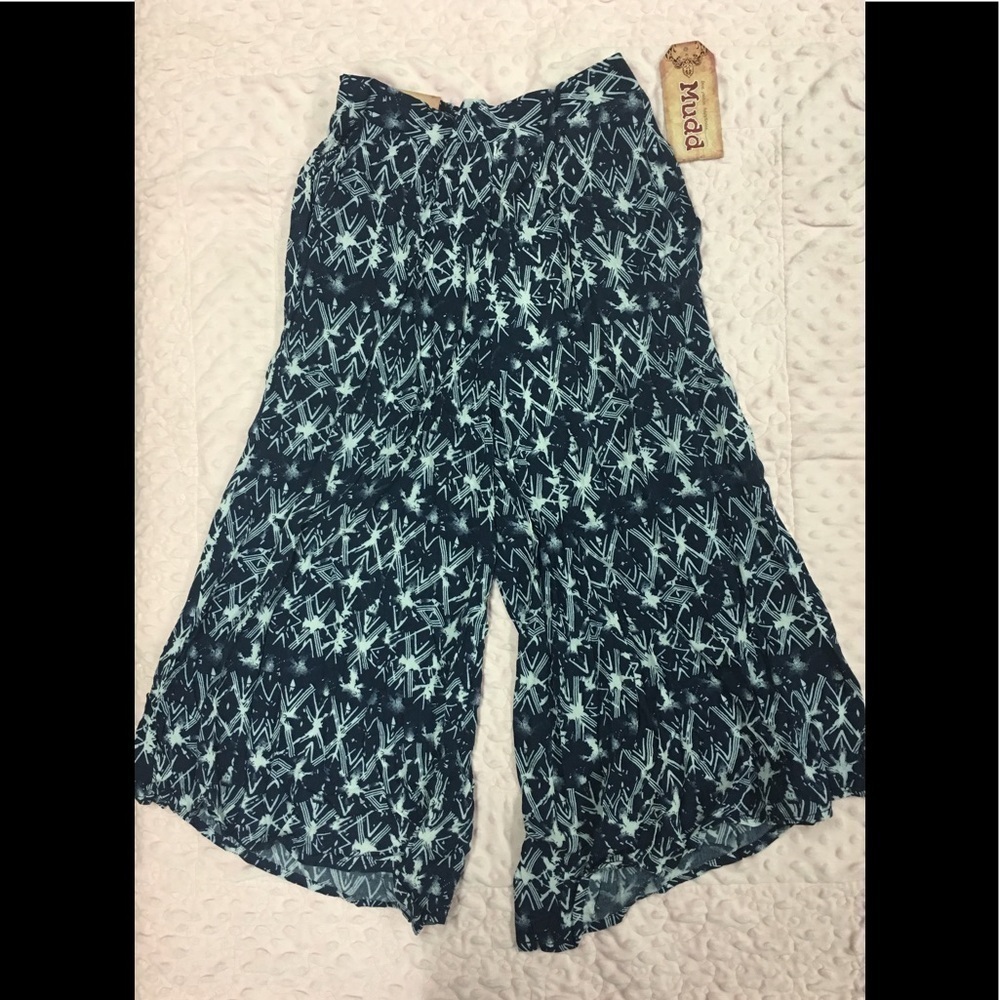 Juniors Mudd cropped tribal wide leg pant